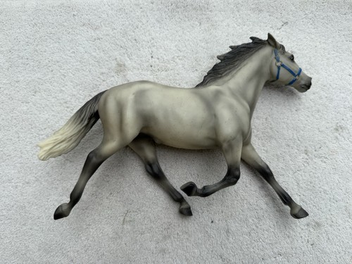Retired breyer race horse - race,